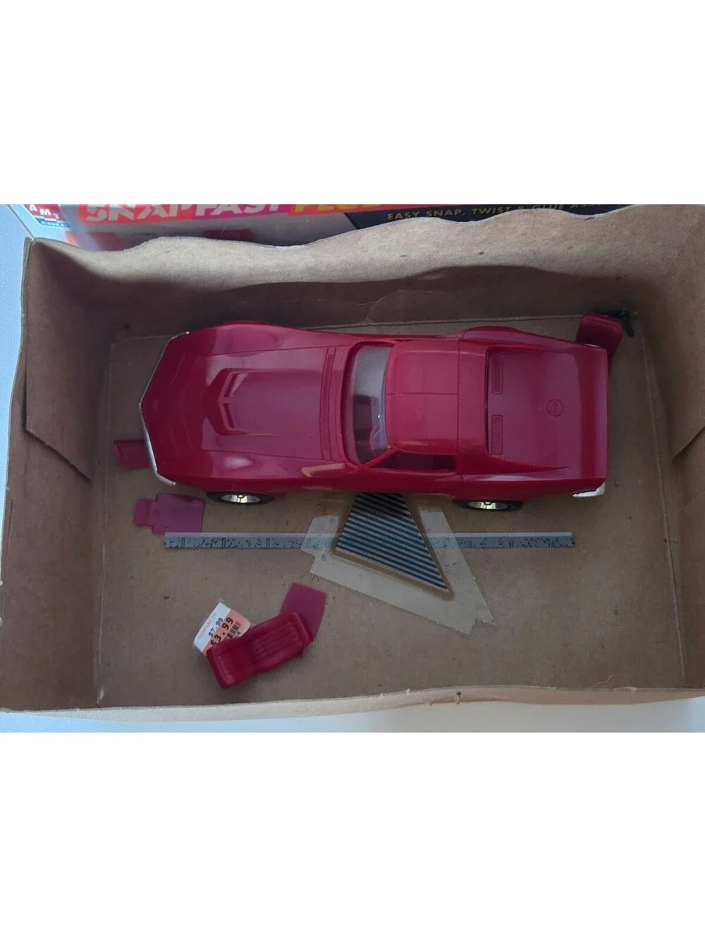 AMT Ertl SnapFast Plus 1970 Corvette LT-1 1:25 Scale Unpainted Model Kit